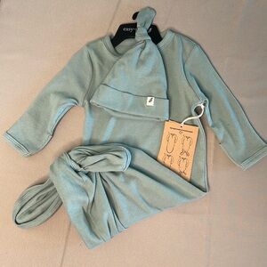 Knotted sleeper with hat